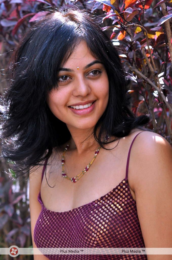 Bindu Madhavi Hot in Pink Gown Dress - Pictures | Picture 120969